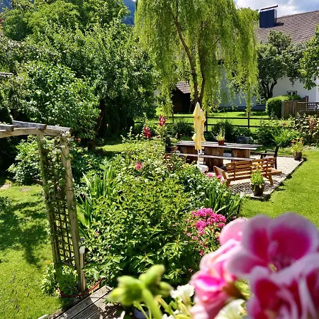 Leonhard 7 Bed and breakfast 3*
